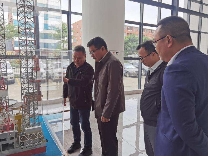 佛山市人才發(fā)展集團(tuán)、佛山市科創(chuàng)控股領(lǐng)導(dǎo)蒞臨我司調(diào)研指導(dǎo)！