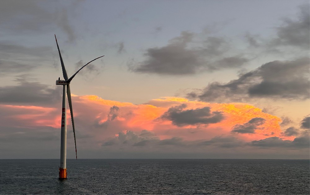 海南1200MW海上風(fēng)電項(xiàng)目！“精銦01”完成首臺風(fēng)機(jī)安裝